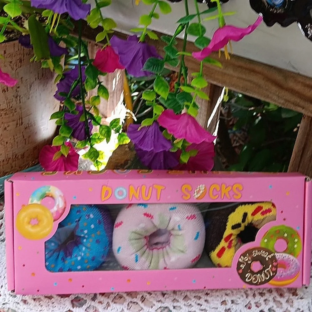 🆕️LAST BOX🍩DONUT NOVELTY COLORFUL UNIQUE SOCKS/SET OF 3 IN BAKERY BOX